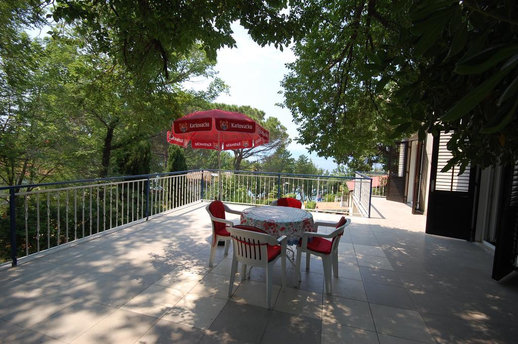 Apartment Mladan By El-Pi Tours Нивице Екстериор снимка