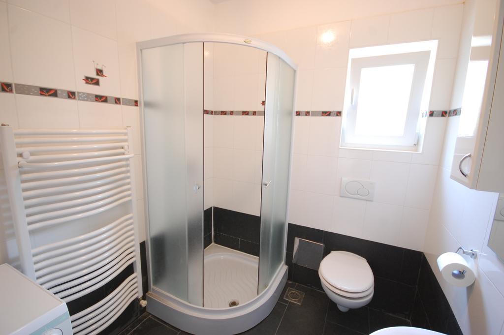 Apartment Mladan By El-Pi Tours Нивице Екстериор снимка