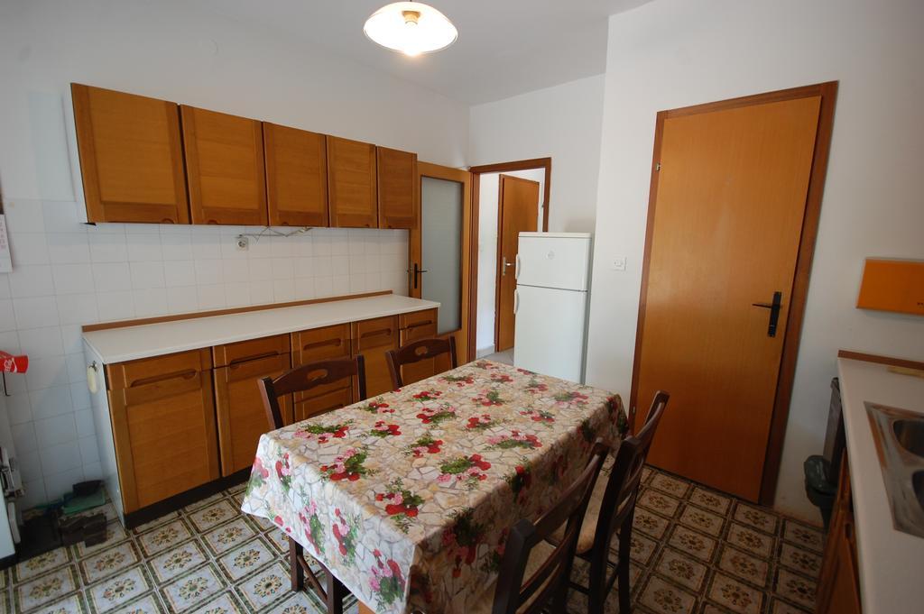 Apartment Mladan By El-Pi Tours Нивице Екстериор снимка